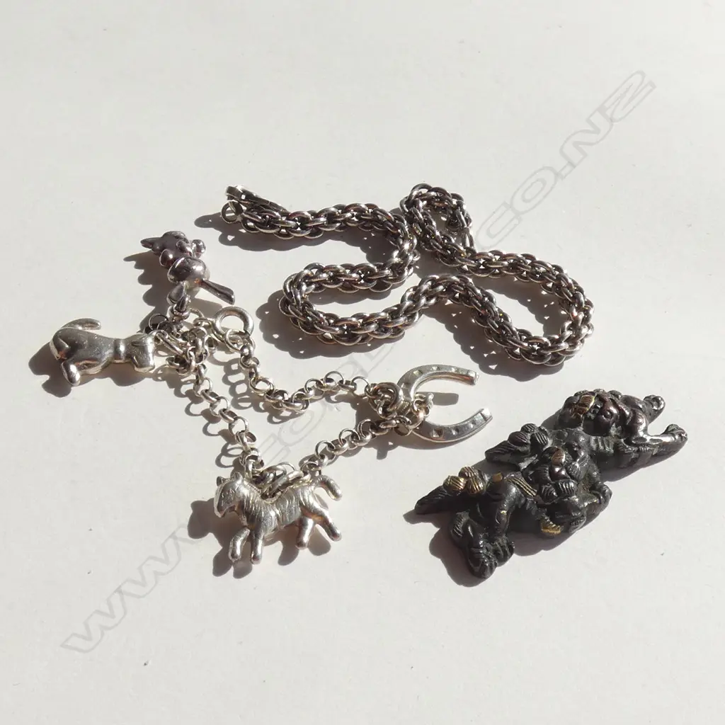 MIXED METAL MENUKI OF SHI SHI DOGS PLAYING + 2 SILVER BRACELETS Image 1++
