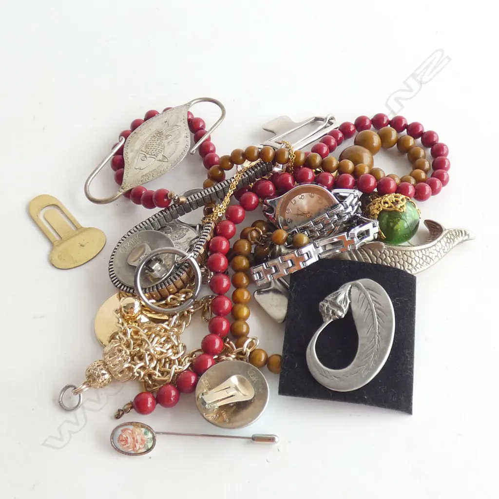 BAG OF ASSORTED COSTUME JEWELLERY ETC Image 1++
