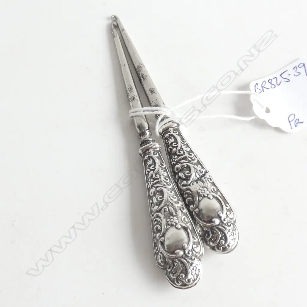 PR EDW EMBOSSED SILVER CROCHET HOOKS? Image 1++