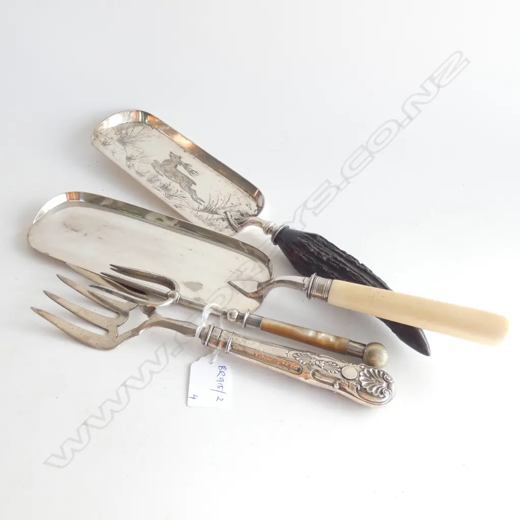 2 FORKS ONE STG SILVER 109 GRAMS + 2 CRUMB TRAYS Image 1++