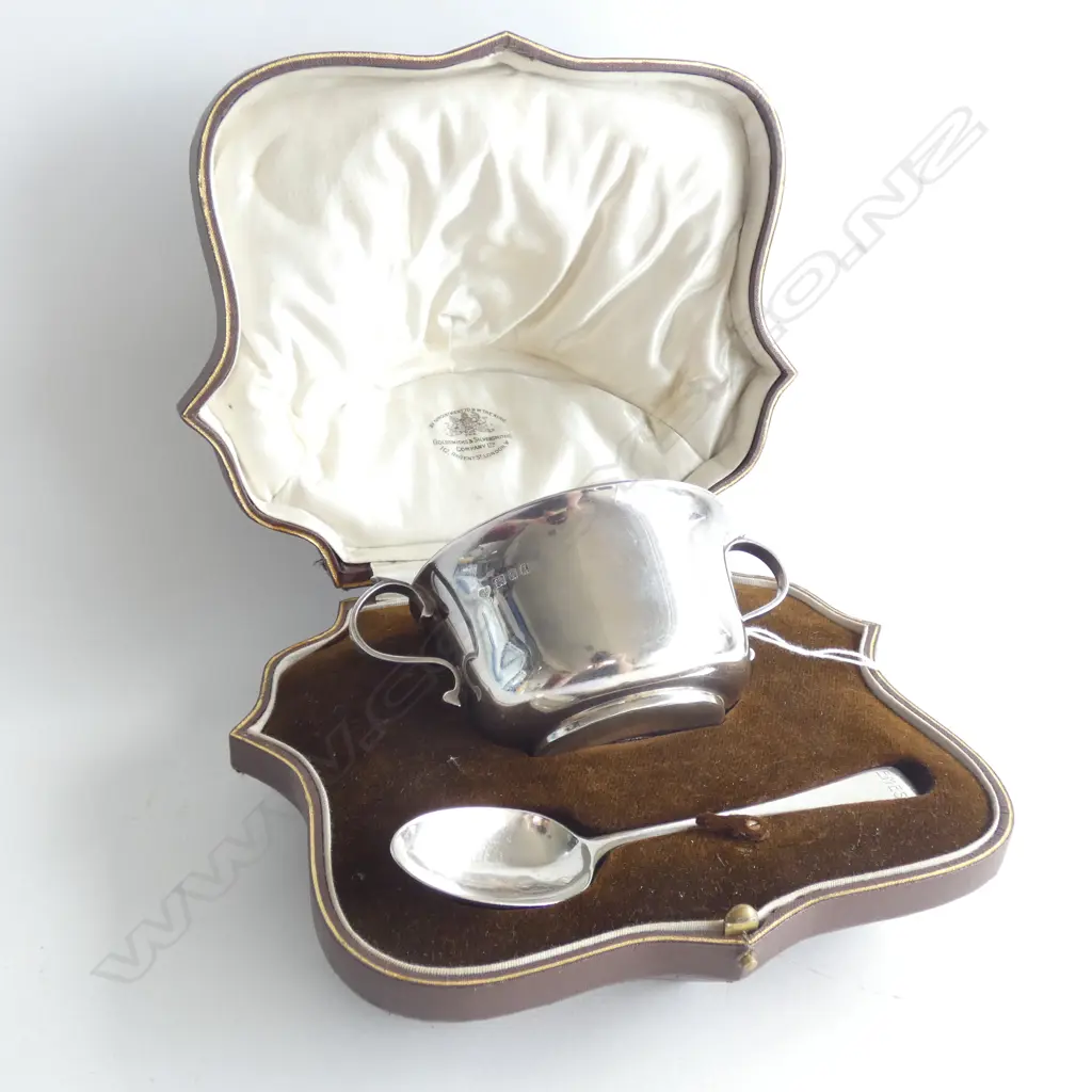 STG SILVER PORRINGER & SPOON IN BOX, LONDON 1926 201 GRAMS Image 1++