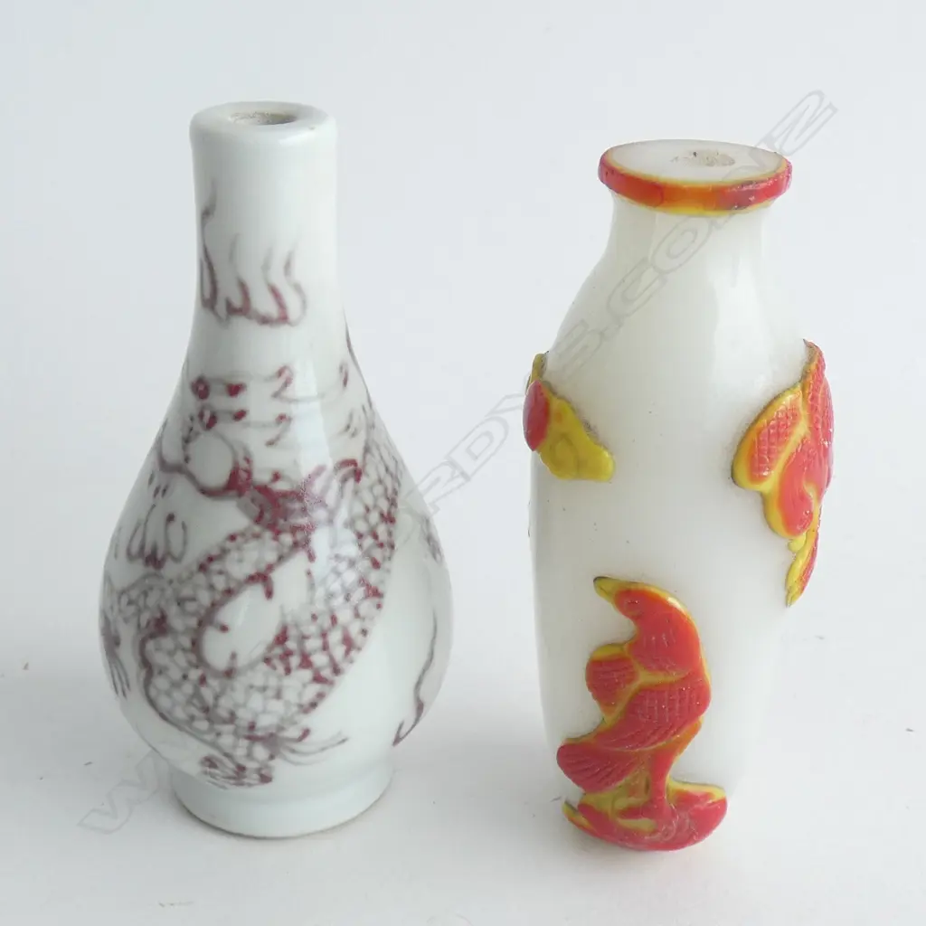 2 ORIENTAL SNUFF BOTTLES: CAMEO GLASS & PORCELAIN Image 1++