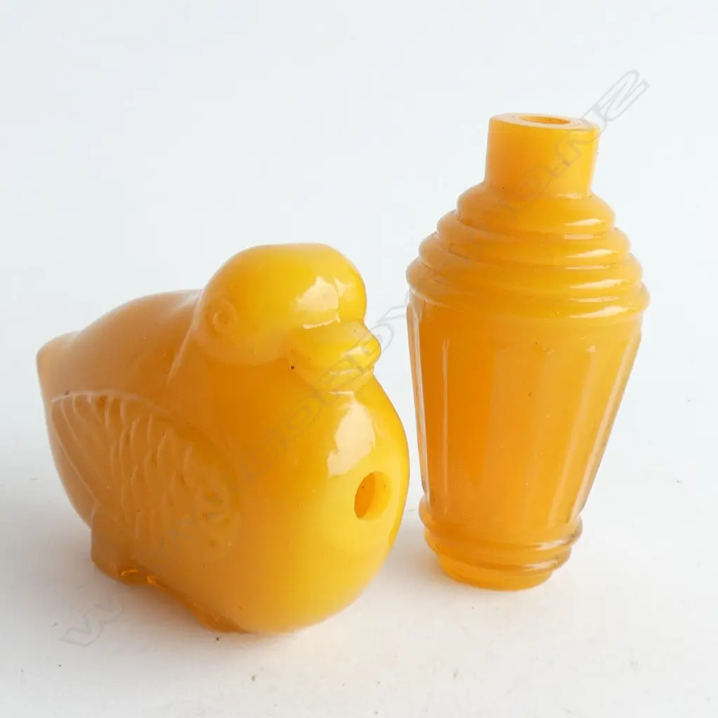 2 ORIENTAL AMBER GLASS SNUFF BOTTLES NO LIDS Image 1++