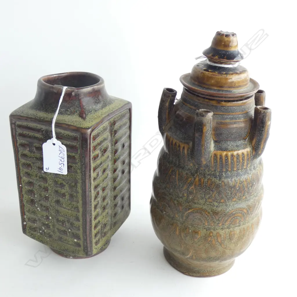 2 CHINESE POTTERY VASES 1 LIDDED H.255mm Image 1++