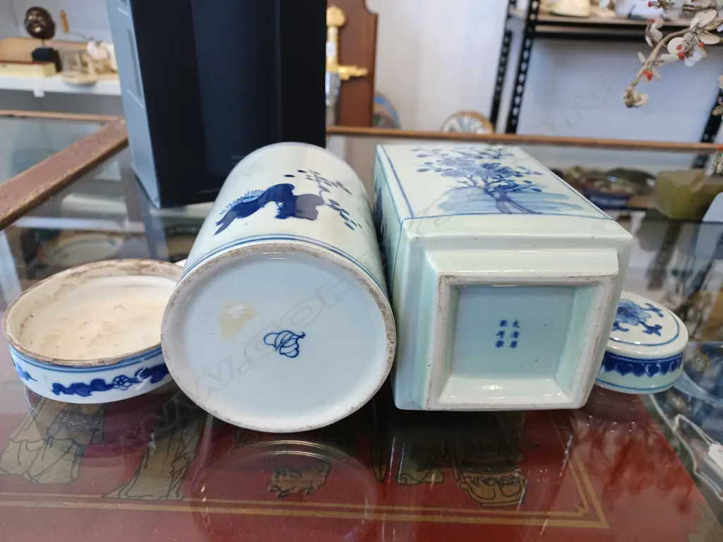 2 CHINESE BLUE & WHITE LIDDED JARS.... Image 1++