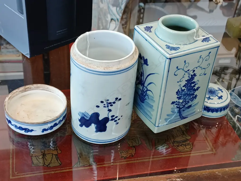 2 CHINESE BLUE & WHITE LIDDED JARS.... Image 1++