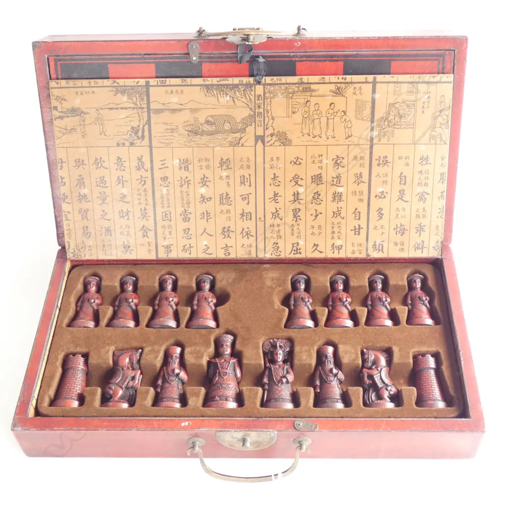 CHINESE CASED TRAVELLING CHESS SET RESIN PIECES Image 1++