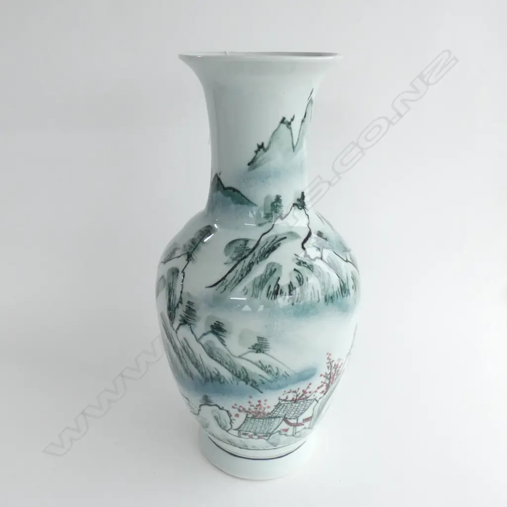 CHINESE PORCELAIN MOUNTAINOUS LANDSCAPE VASE Image 1++