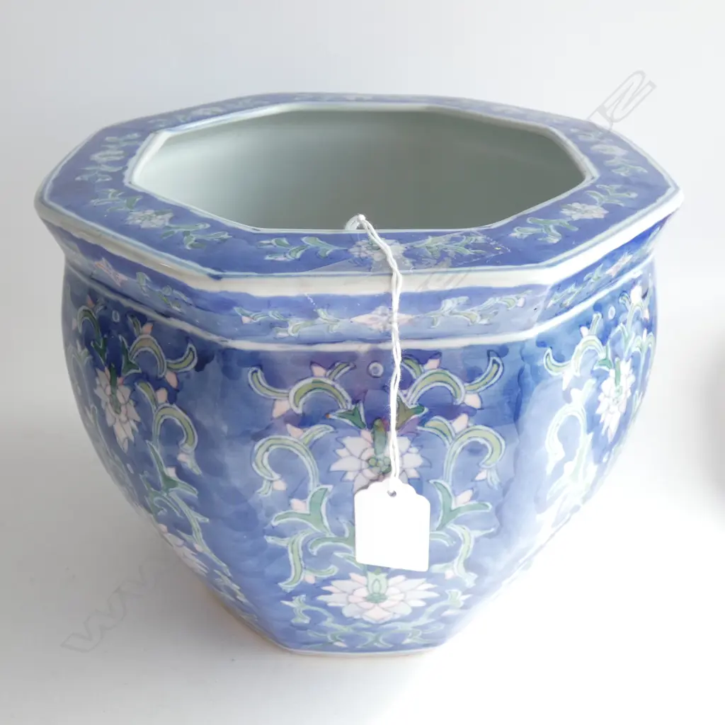 QIANLONG STYLE BLUE POT W.240mm dia Image 1++