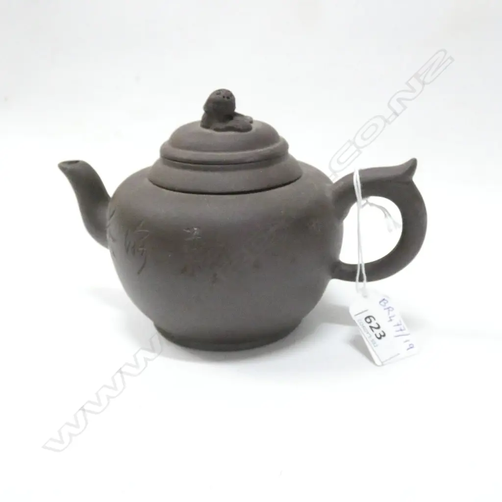 VINTAGE YIXINGWARE TEAPOT Image 1++