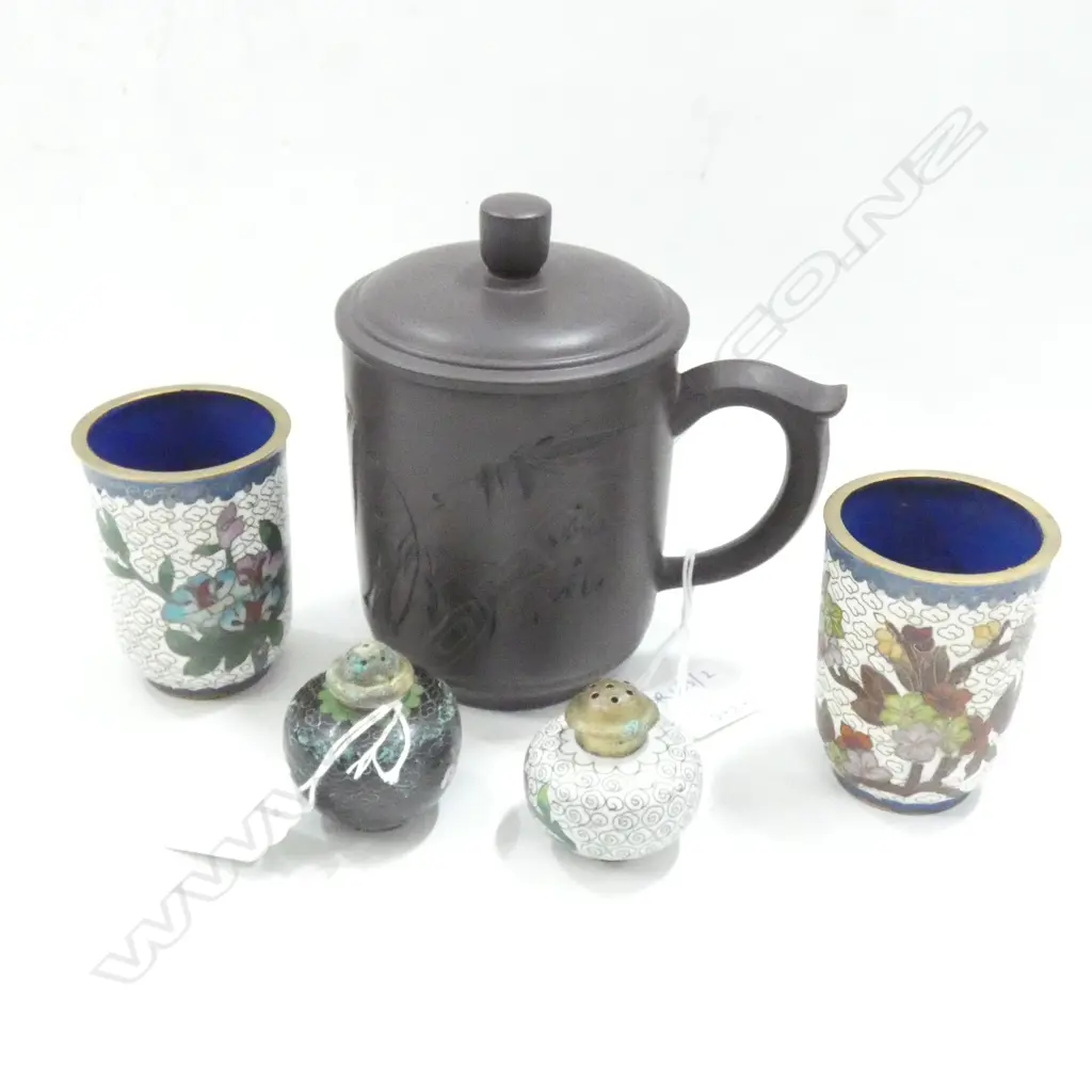 4 PCES CLOISONNE; PR VASES & PR CONDIMENTS AF + LIDDED TEA CUP Image 1++