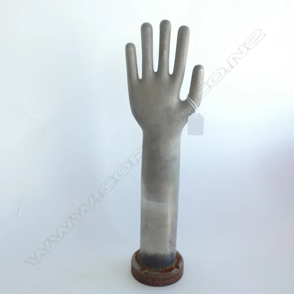 VINTAGE METAL GLOVE MOULD H.410mm Image 1++
