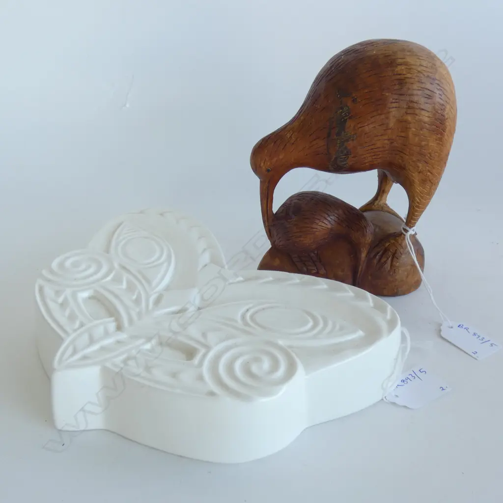 WHITE CERAMIC TIKI FACE W.220mm + CARVED WOODEN KIWI  Image 1++