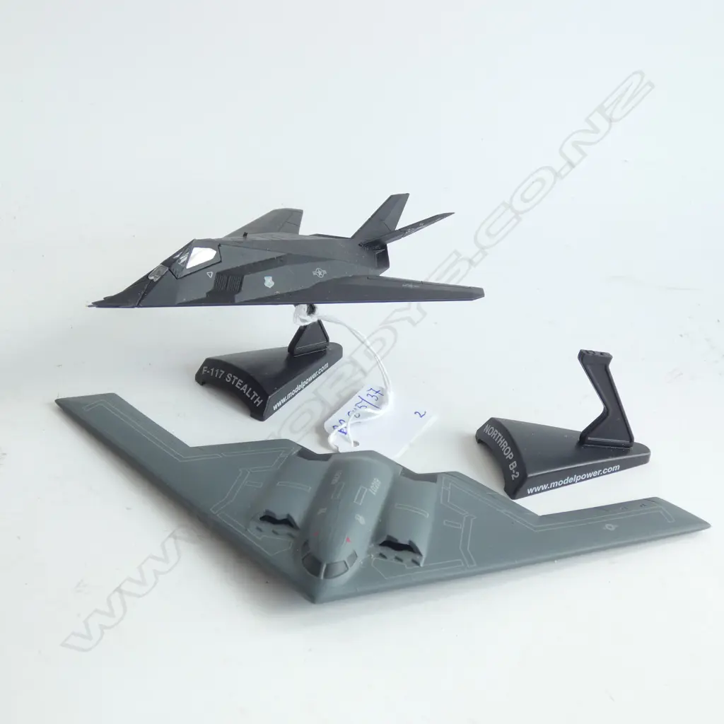 2 DIE CAST AIRCRAFT MODELS - STEALTH FIGHTER & B2 STEALTH BOMBER W.185mm Image 1++