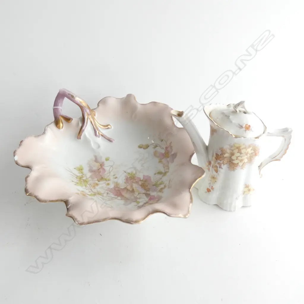 VICTORIAN LEAF SHAPED DISH (L280MM) & SM COFFEE POT (H 150MM) A.F Image 1++