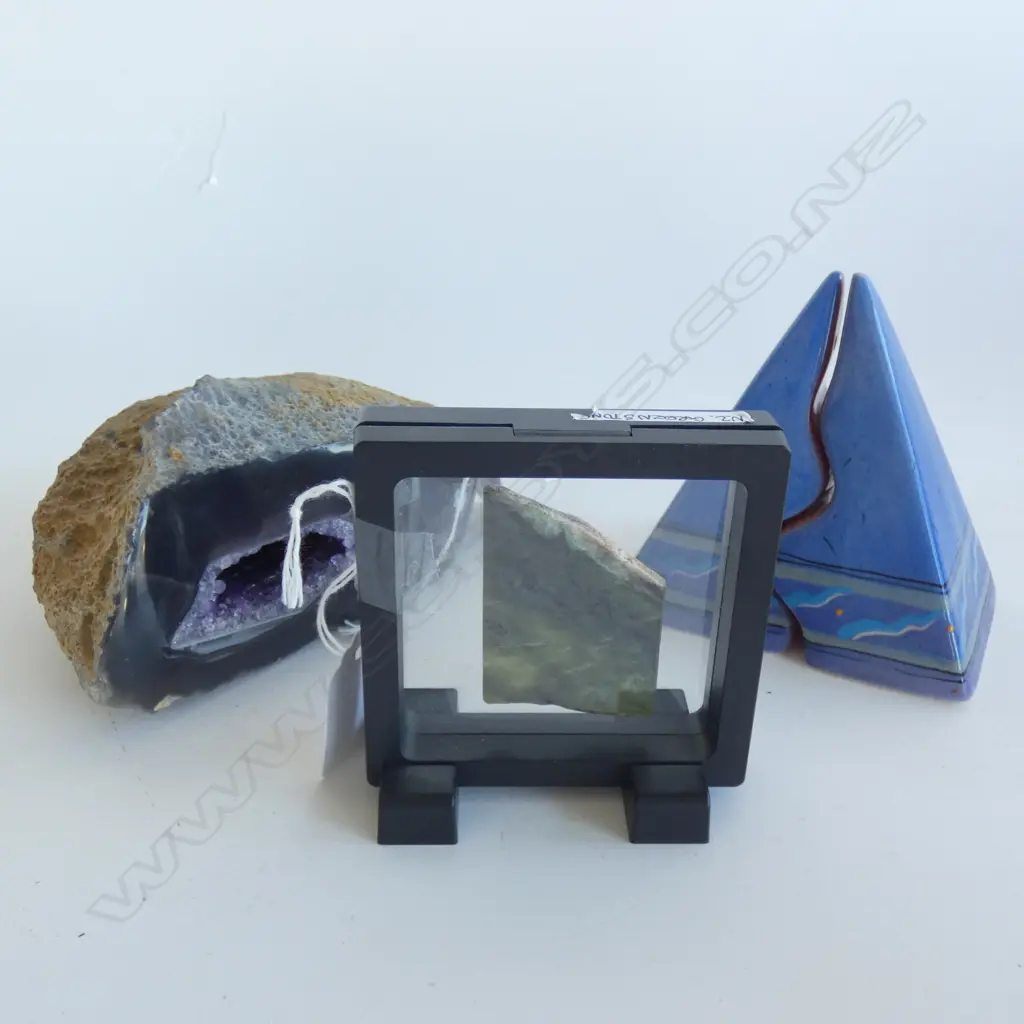 NZ GREENSTONE PCE + LARGE AMETHYST CRYSTAL CAVE (GEODE) + D. ADAM PYRAMID SALT & PEPPER Image 1++