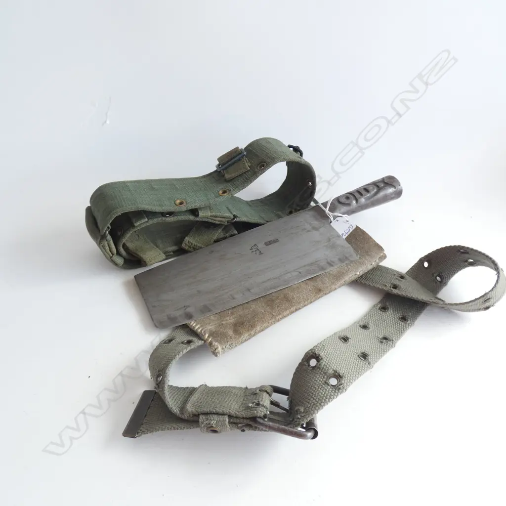 JAPANESE CLEAVER IN CANVAS POUCH + BELT Image 1++