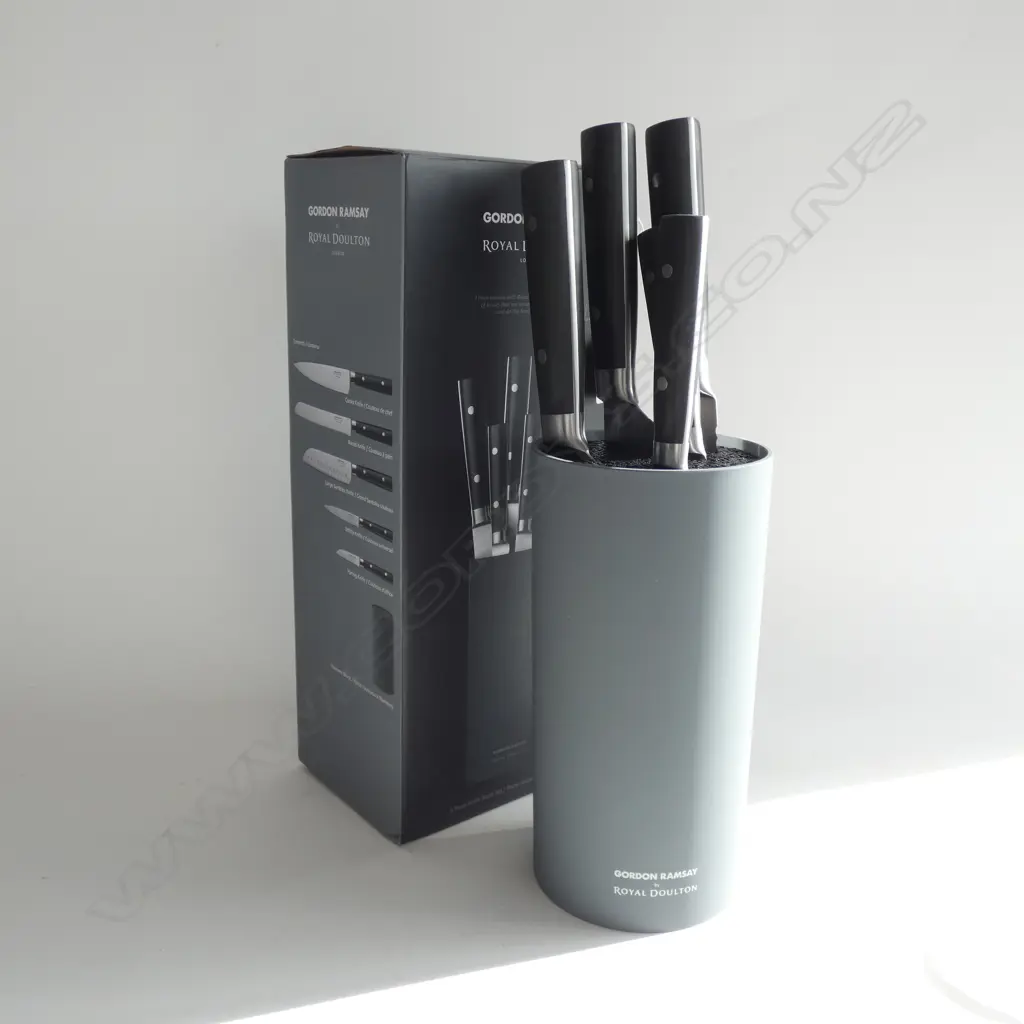 ROYAL DOULTON GORDON RAMSAY 5 KNIFE SET IN BLOCK Image 1++