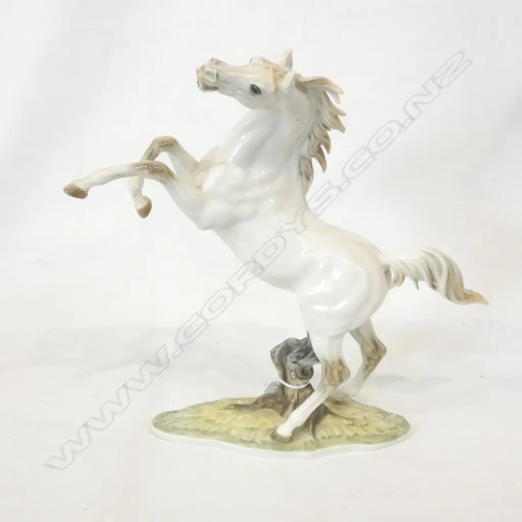 HUTSCHENREUTHER HORSE REARING H.330mm Image 1++