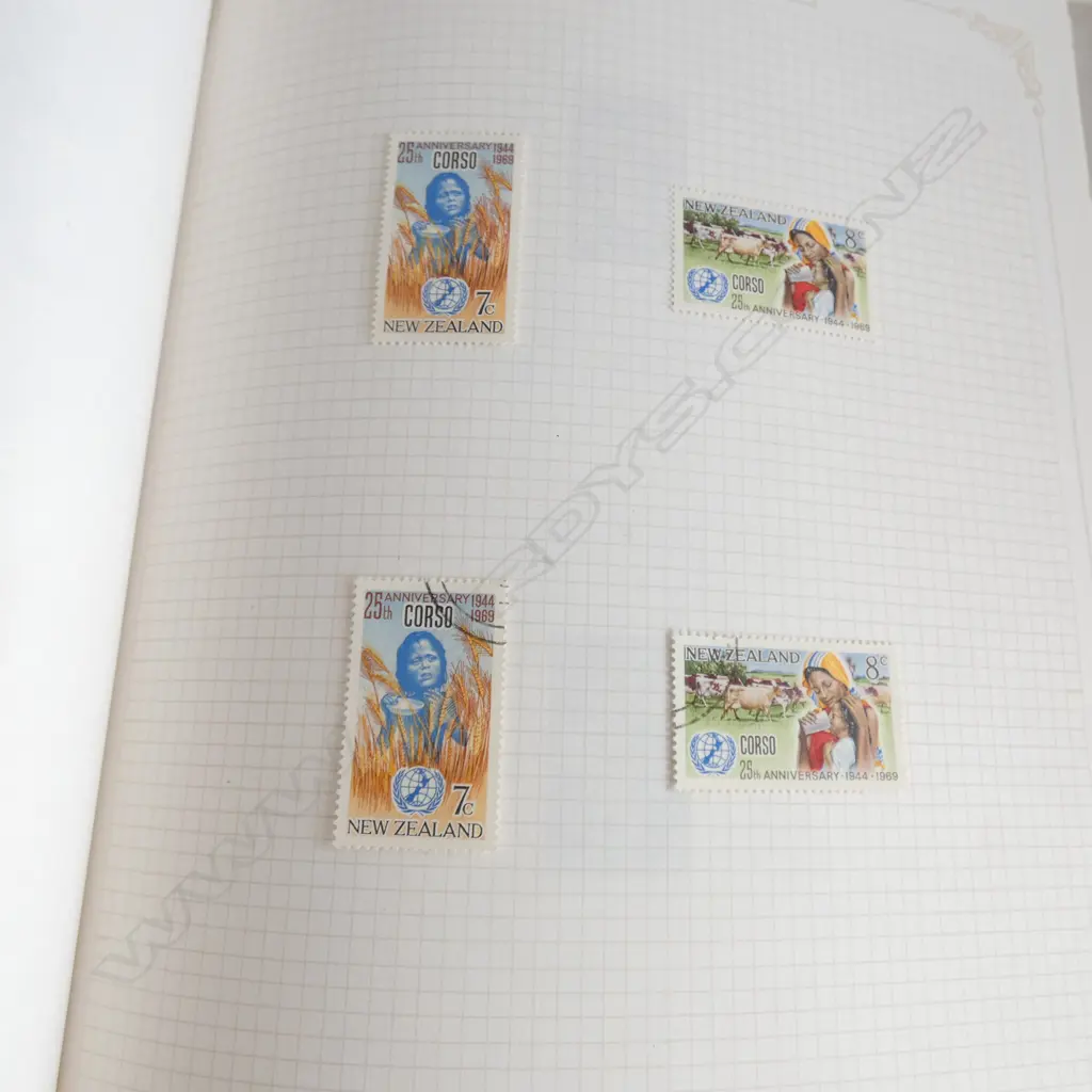 2 VOLUMES NZ STAMPS  - MINT & USED CONDITION... Image 1++