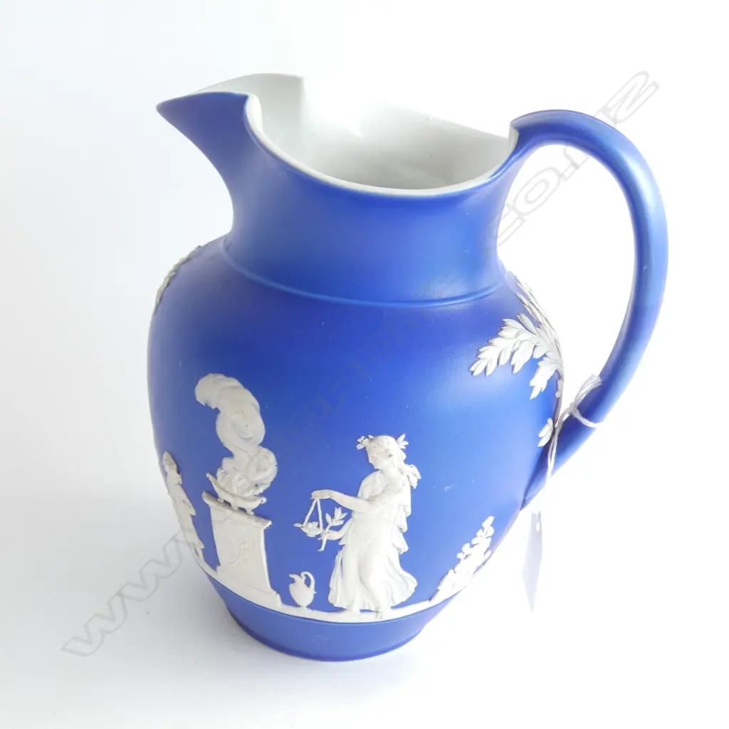 LG WEDGWOOD COBALT JASPERWARE JUG H. 210MM AF Image 1++