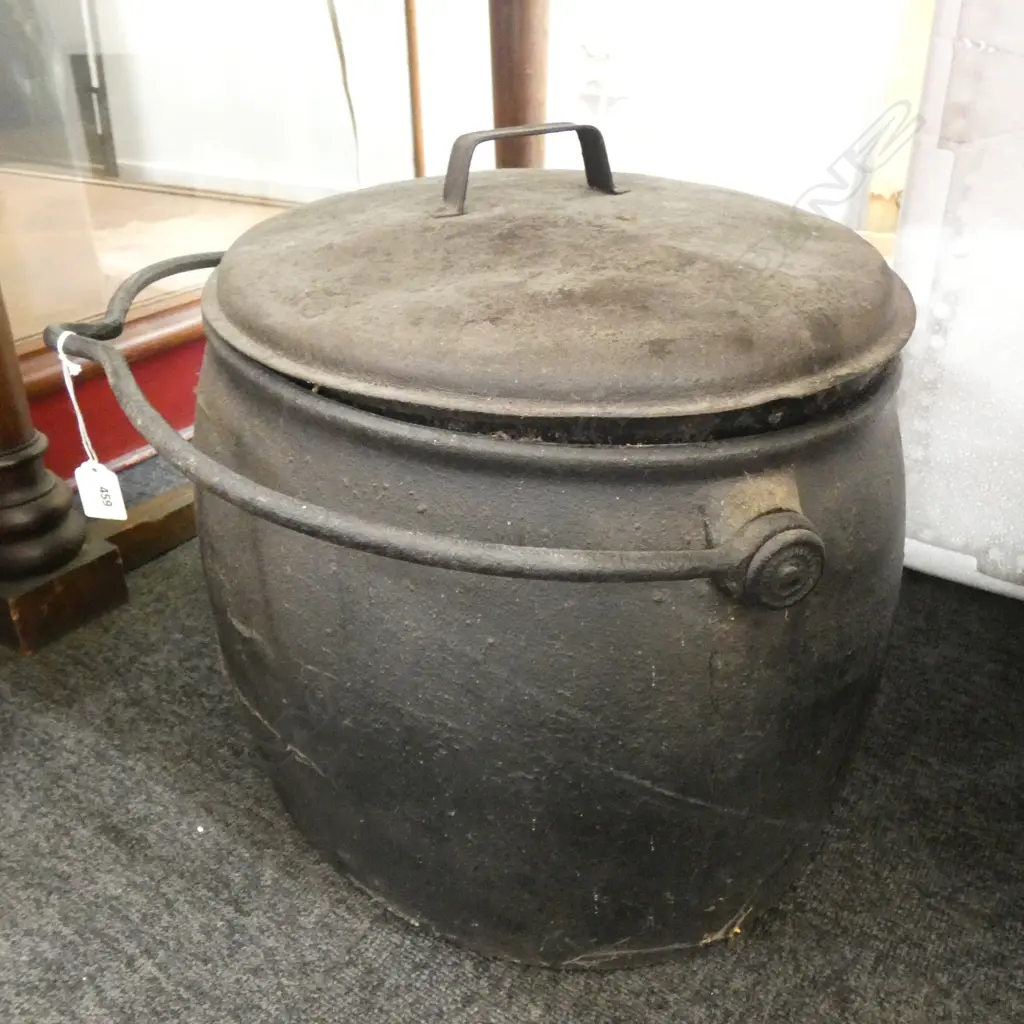 LARGE BLACK CAST IRON CAMP OVEN W.530mm Image 1++