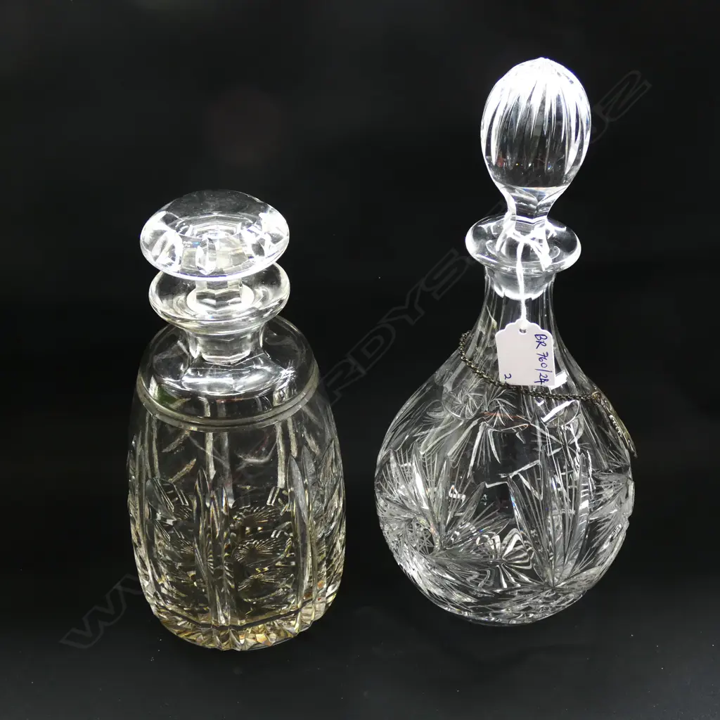2 CRYSTAL DECANTERS 'WHISKEY' & 'SHERRY' LABELS H.270mm Image 1++