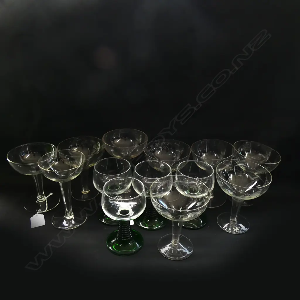 9 HOLLOW STEM GLASSES + 4 GREEN Image 1++