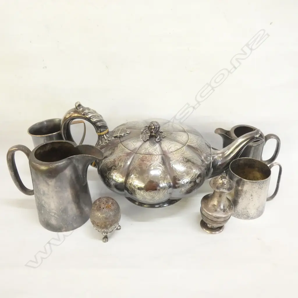 SM BOX LOT ASST SILVER PLATE INCL VICTORIAN TEAPOT Image 1++