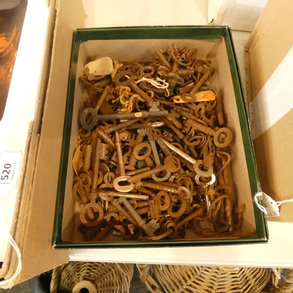 BOX ASST OLD KEYS Image 1++