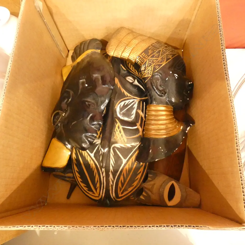BOX OF CARVED & PLASTER HEADS Image 1++