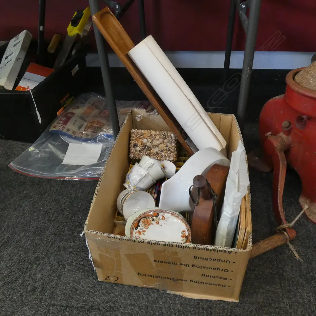 BOX LOT ASST. CERAMICS ETC Image 1++