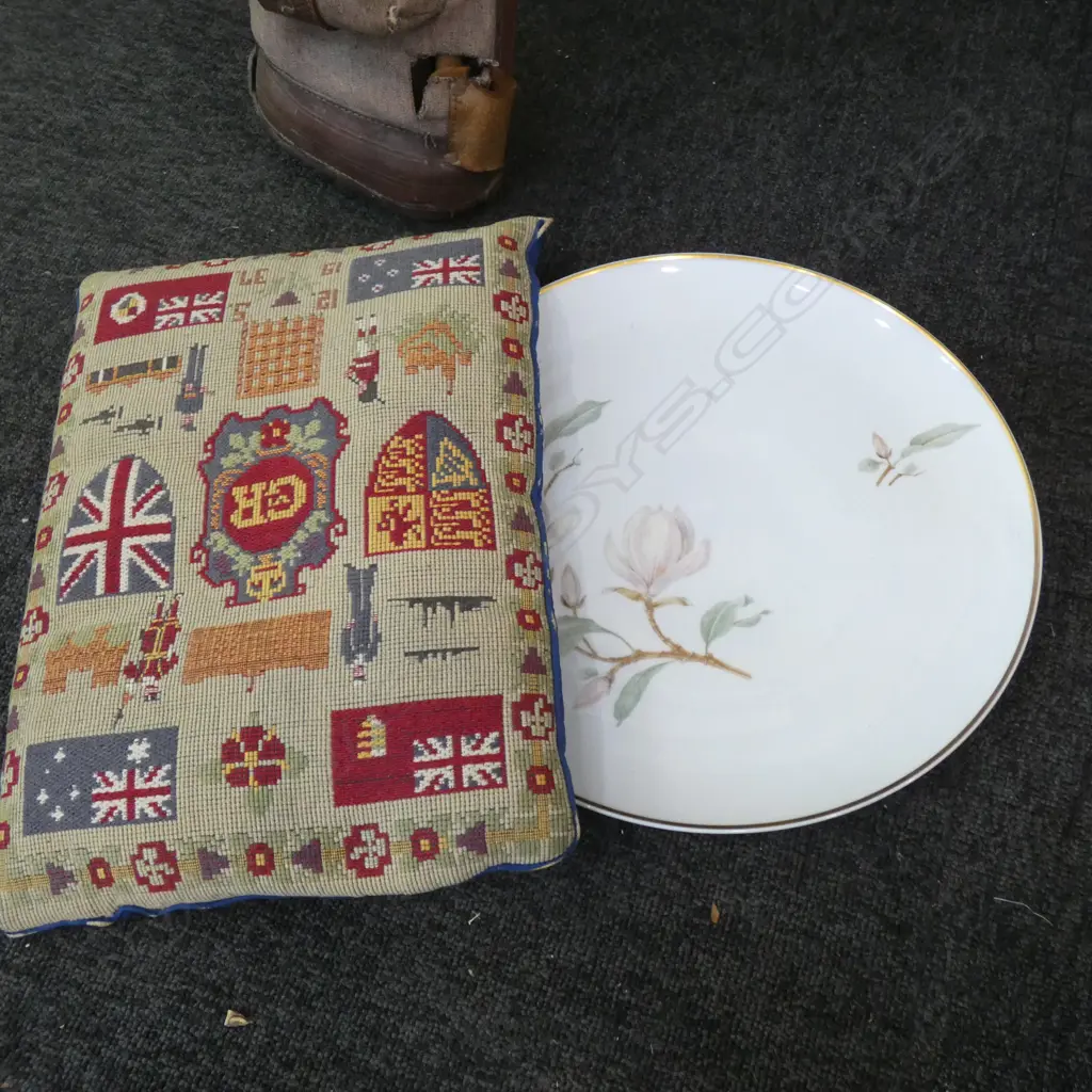 NEEDLE WORK CHURCH KNEELER CUSHION CORONATION KING GEORGE VI + PAVLOVA PLATE Image 1++