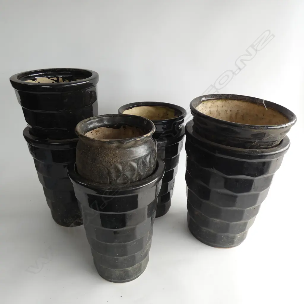 8 ASST. BLACK CERAMIC POTS H.350mm Image 1++
