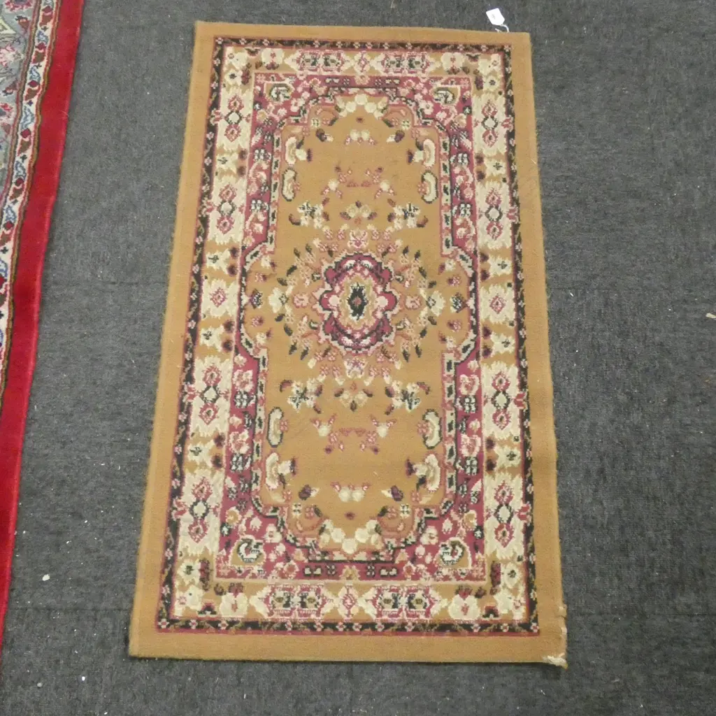PERSIAN STYLE PRAYER RUG 600 X 1060MM Image 1++