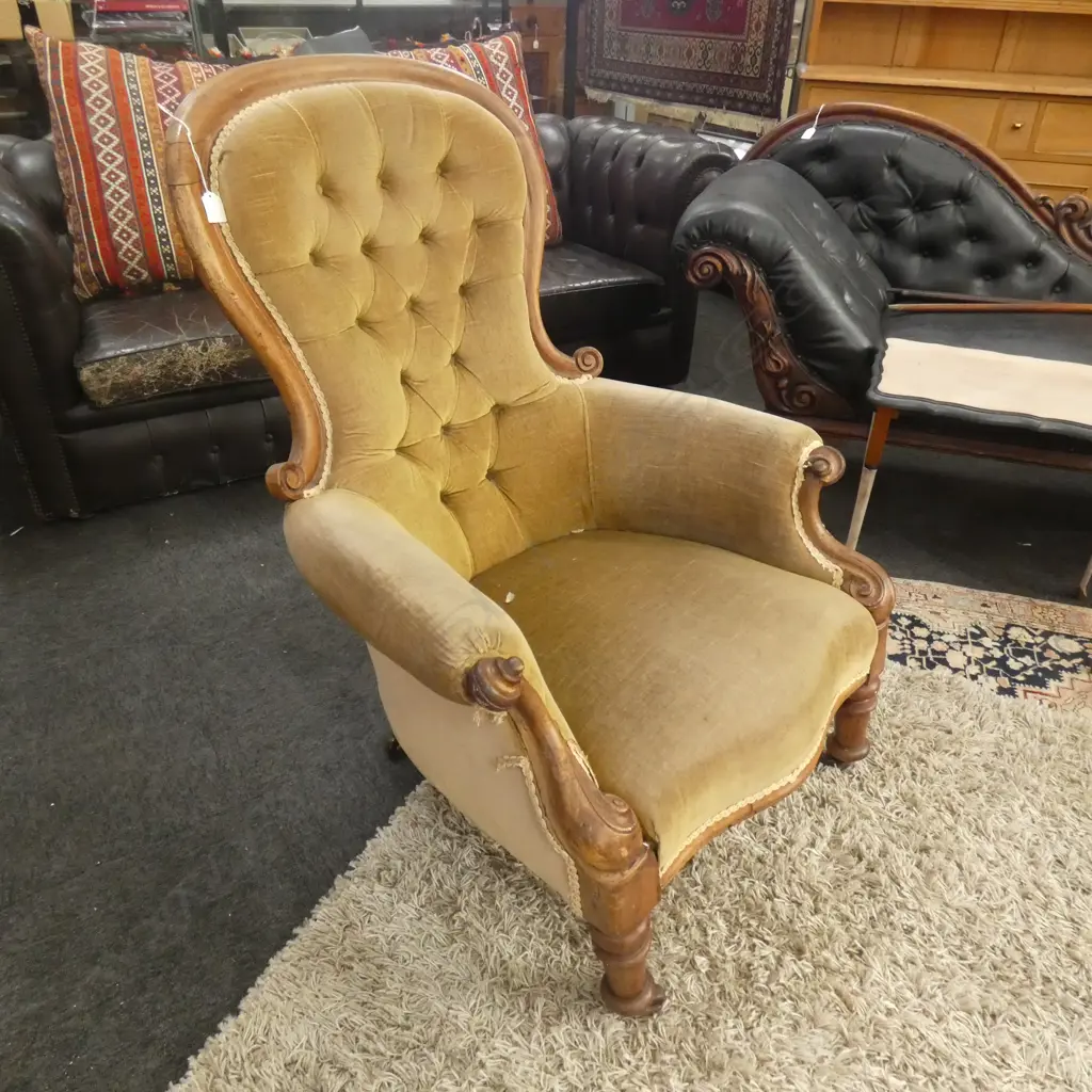 UPHOLSTERED VICTORIAN CHAIR Image 1++