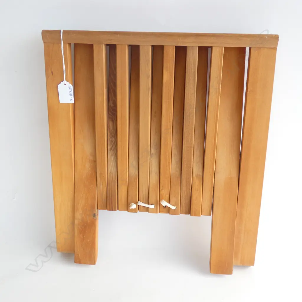 RIMU FOLDING MAGAZINE RACK Image 1++