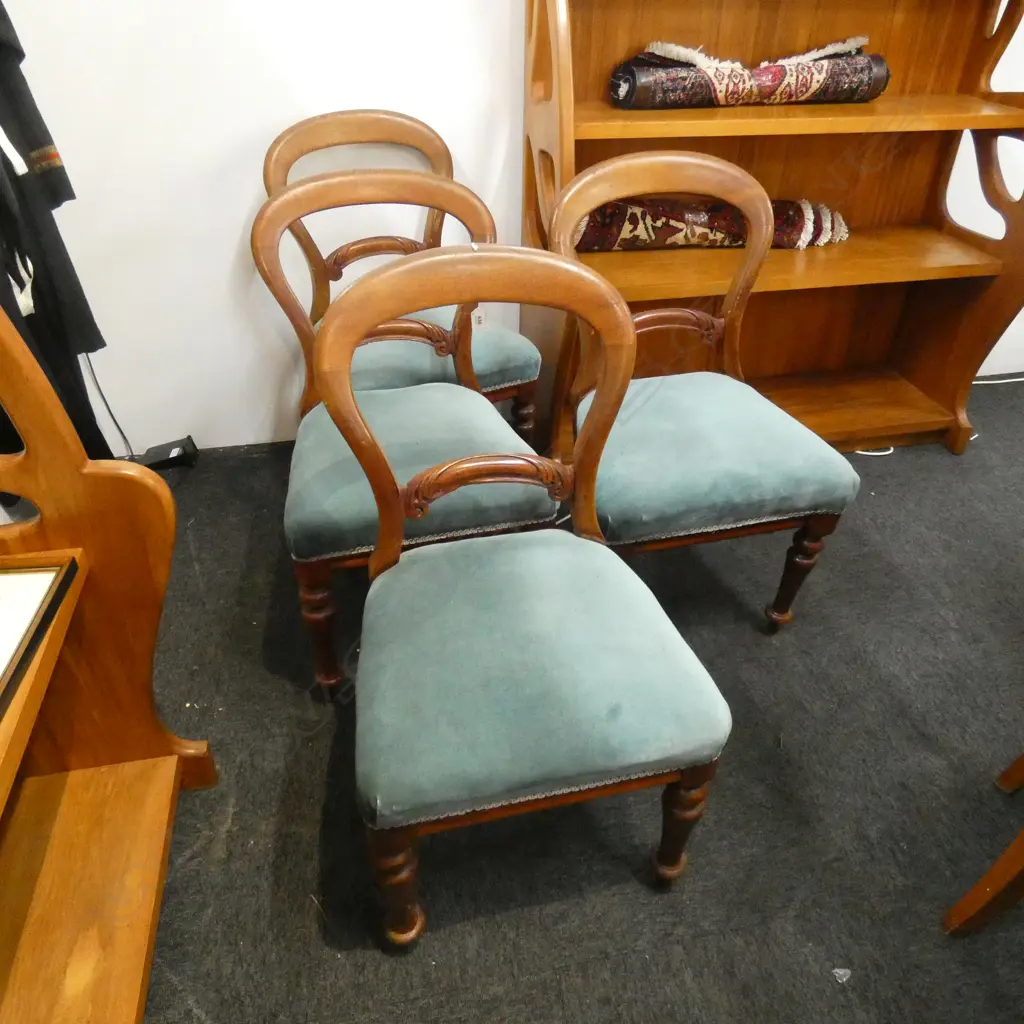SET 4 LIGHT BLUE VELVET BALLOON BACKED CHAIRS Image 1++