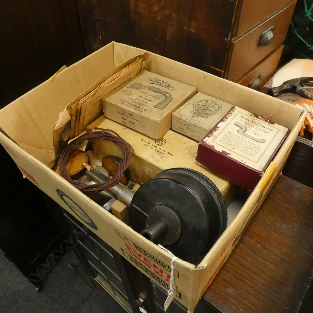ANTIQUE EDISON GRAMAPHONE & CABINET + 100'S RECORDS ETC.... Image 1++