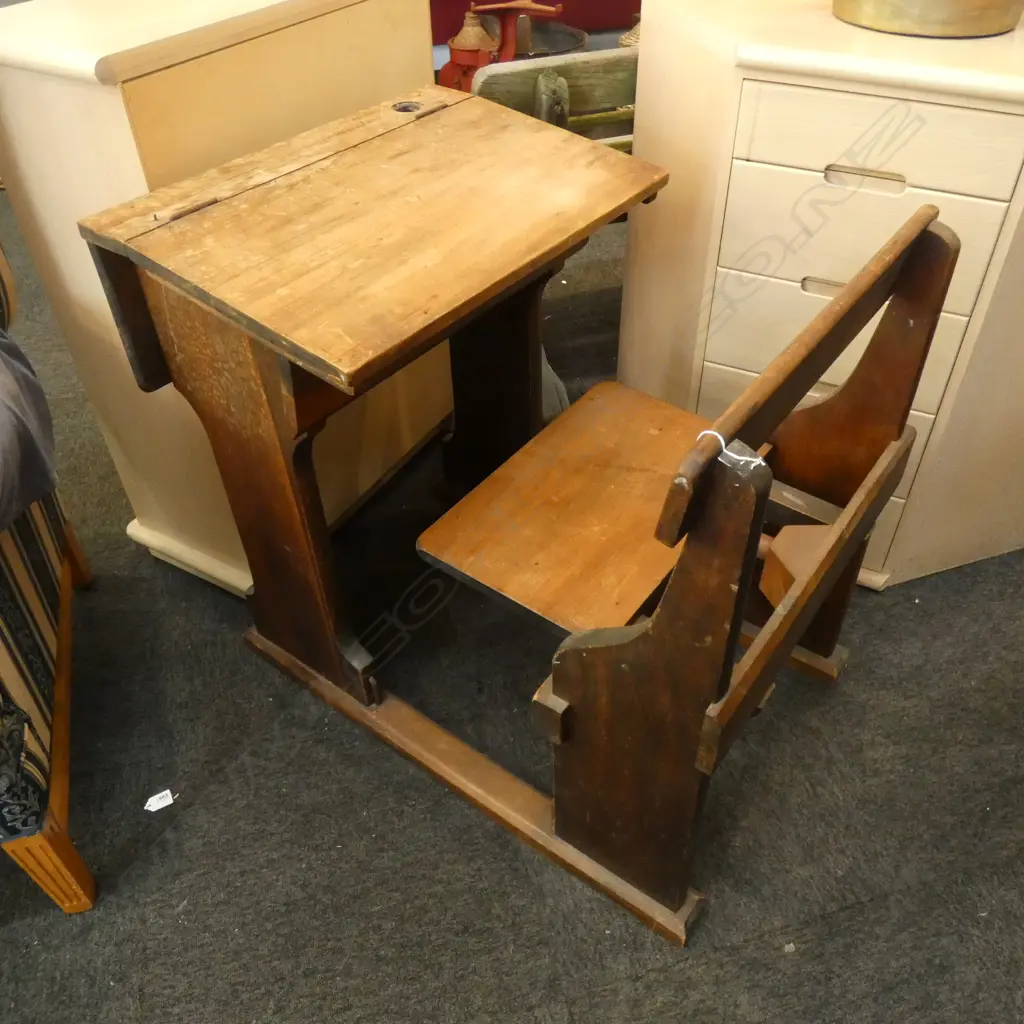 OLD SCHOOL WOODEN DESK WITH ATTACHED SEAT  Image 1++