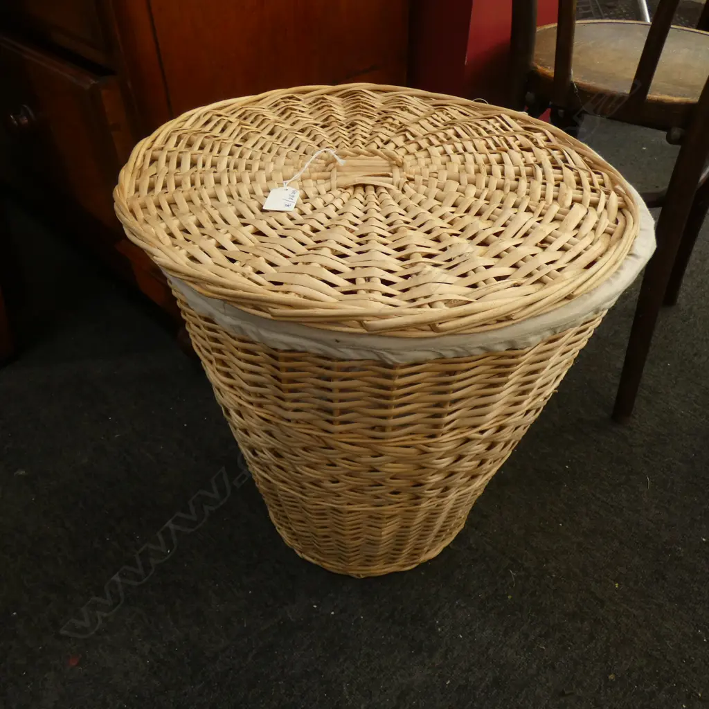 LAUNDRY HAMPER H.470mm + WOODEN BLOCKS  Image 1++