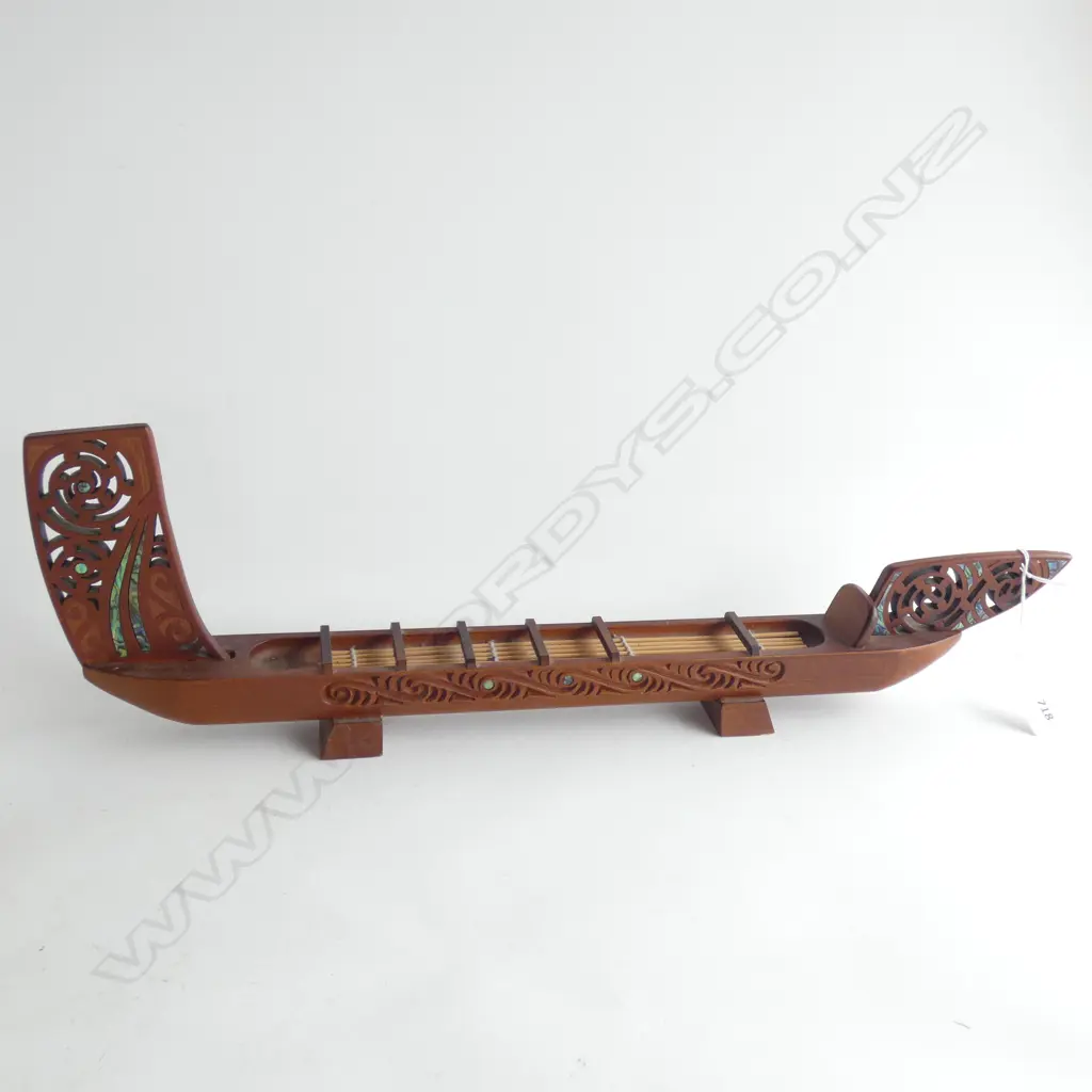 ROTORUA CARVED MAORI WAKA w. PAUA INSETS L.530mm Image 1++