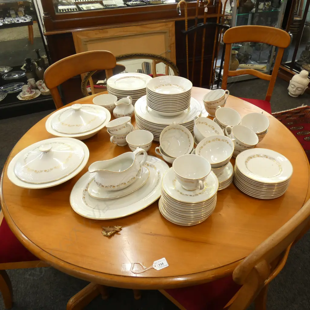 12 PLACE ROYAL DOULTON 'FAIRFAX' DINNER SERVICE Image 1++