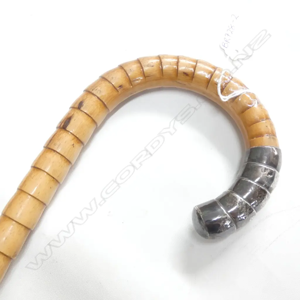 VINTAGE WALKING CANE - TURNED BAMBOO & STG SILVER HANDLE Image 1++