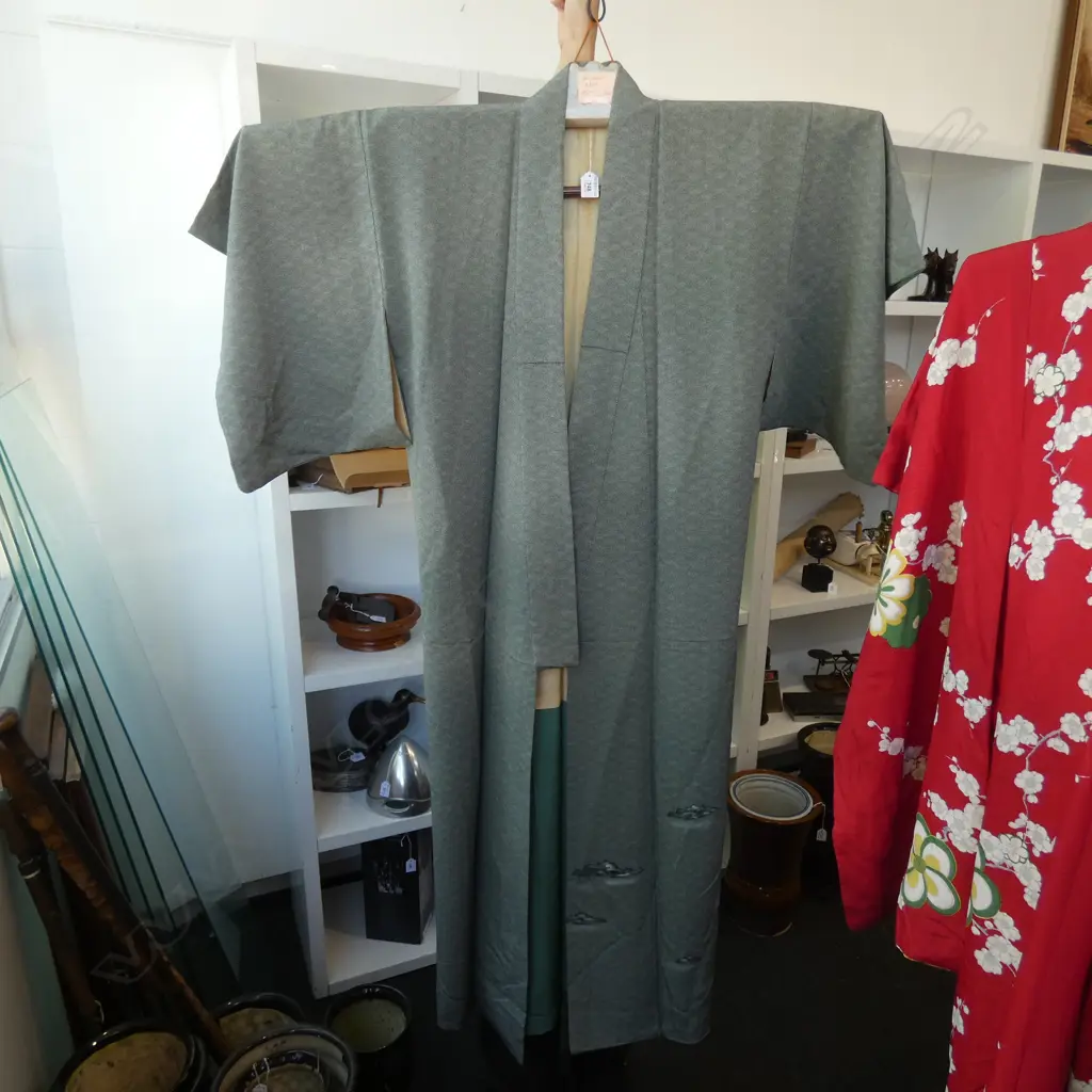 VINTAGE FULL LENGTH JAPANESE SILK KIMONO - GREEN & CREAM FINE PRINT - FULLY LINED Image 1++