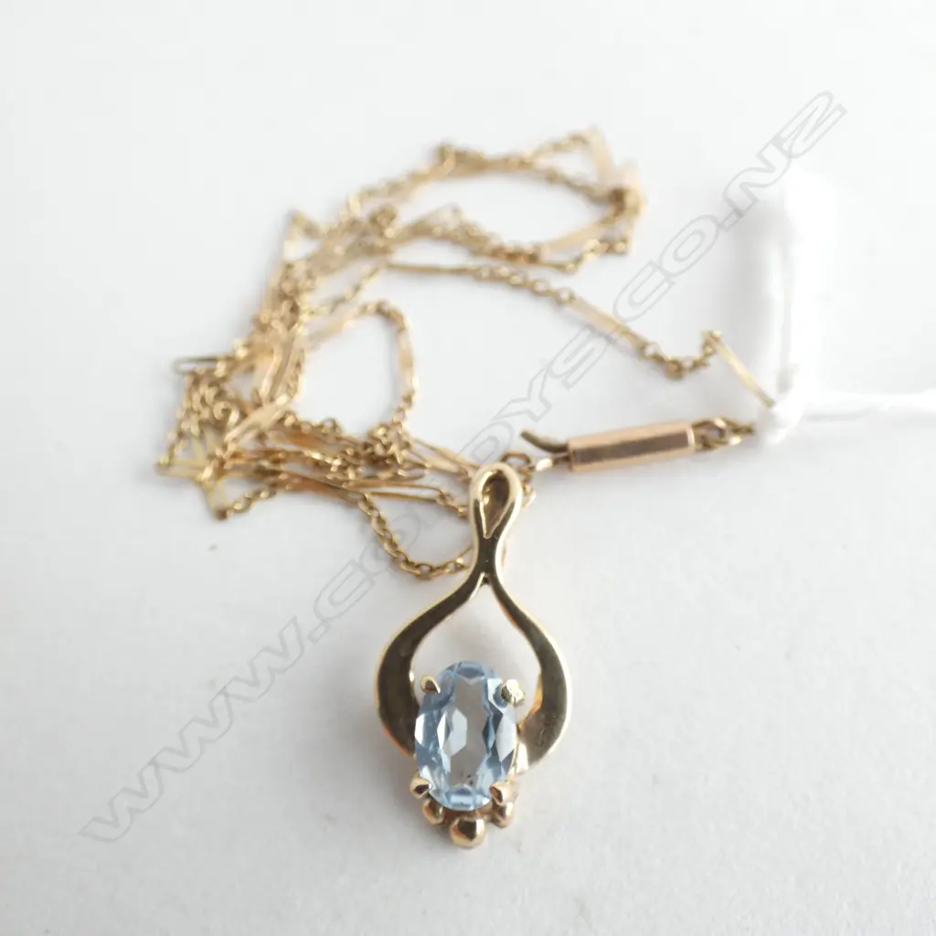 9CT GOLD & AQUAMARINE? PENDANT AND CHAIN  2.60gm Image 1++
