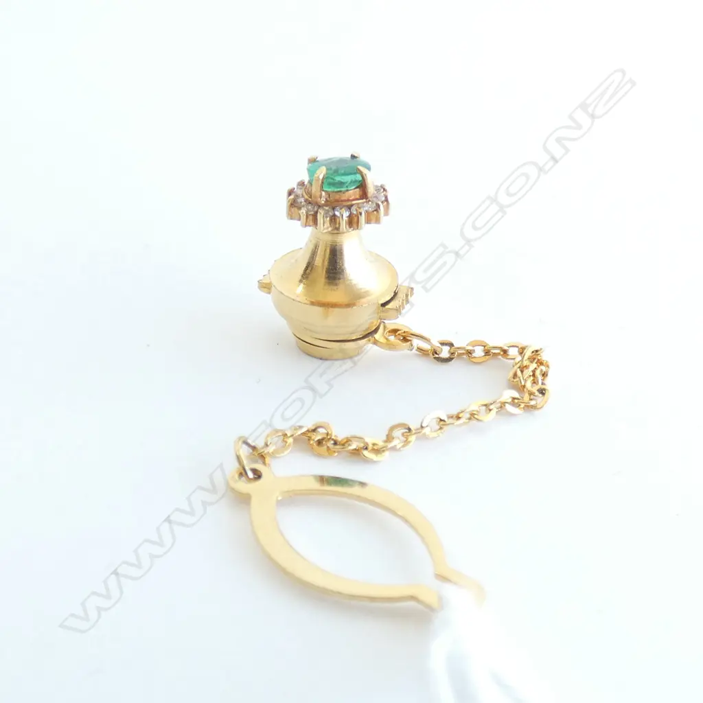 18CT GOLD & STAINLESS STEEL EMERALD AND DIAMOND TIE PIN (VALUATION) Image 1++
