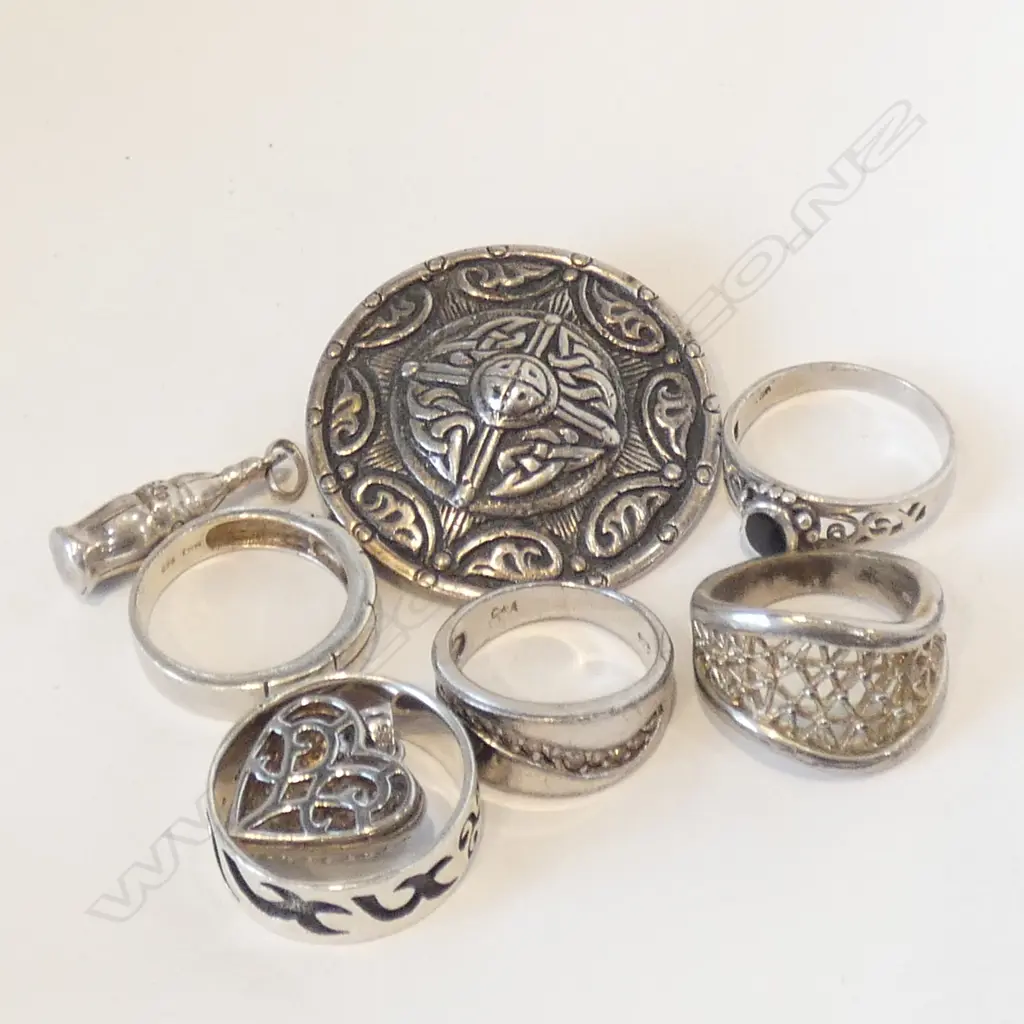 SILVER SCOTTISH BROOCH + 5 RINGS + 2 PENDANTS Image 1++