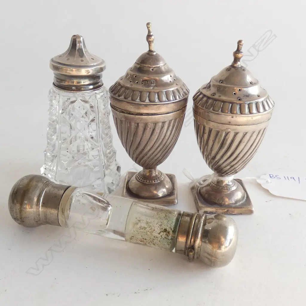 PR STG SILVER PEPPERS + CRYSTAL BOTTLE & STG MINI FLASK  Image 1++