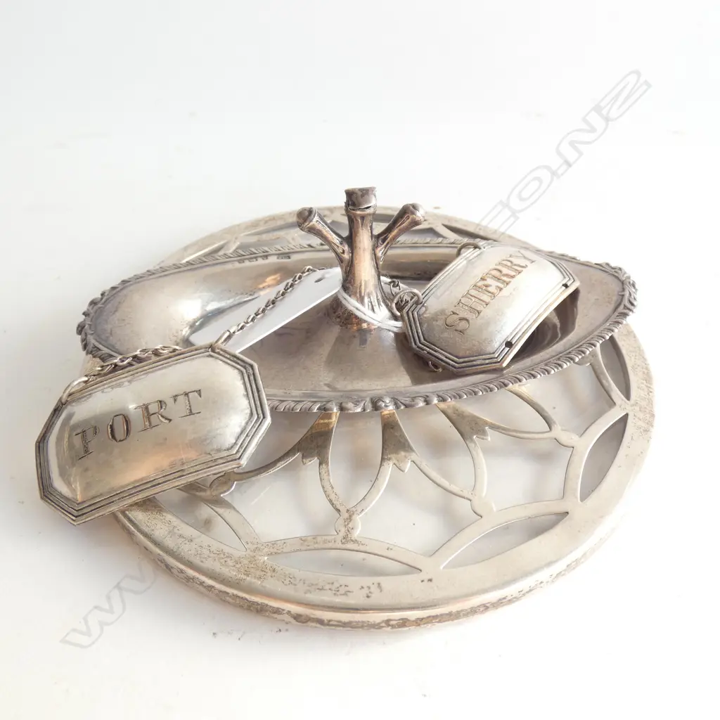1 STG SILVER RING TRAY + PR OSP DECANTER LABELS +COASTER Image 1++